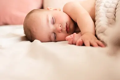 chiuda-in-su-di-sonno-sveglio-del-bambino.webp