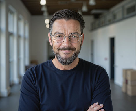 MK_Office_dunkler Sweater.jpg