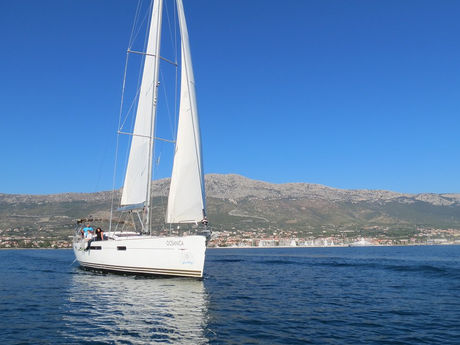 Bali Yacht Charter: Luxury Sailing Around Bali