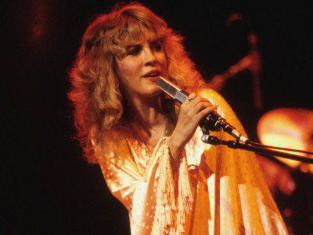 La magia de Stevie Nicks: un estilo único que ha inspirado generaciones y sigue dejando huella en la cultura pop