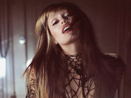 Miley Cyrus revela el tracklist de <<Something Beautiful>>: su próximo álbum audiovisual