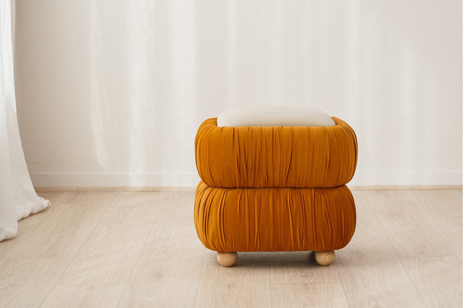 SET 2 PUFS NONA. BEIGE Y NARANJA OSCURO
47x47x45CM