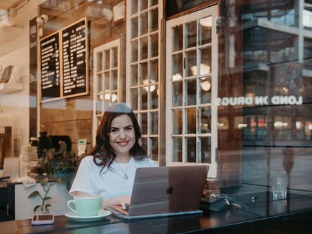 We had the pleasure of sitting down with Julia Falci — a Holistic Business Coach, Marketing Strategist, and one of the trusted experts within the Happy Women Club community.