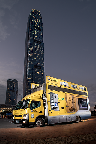 Soul Living distributee Vimar truck at night