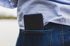 Celular no bolso.jpg