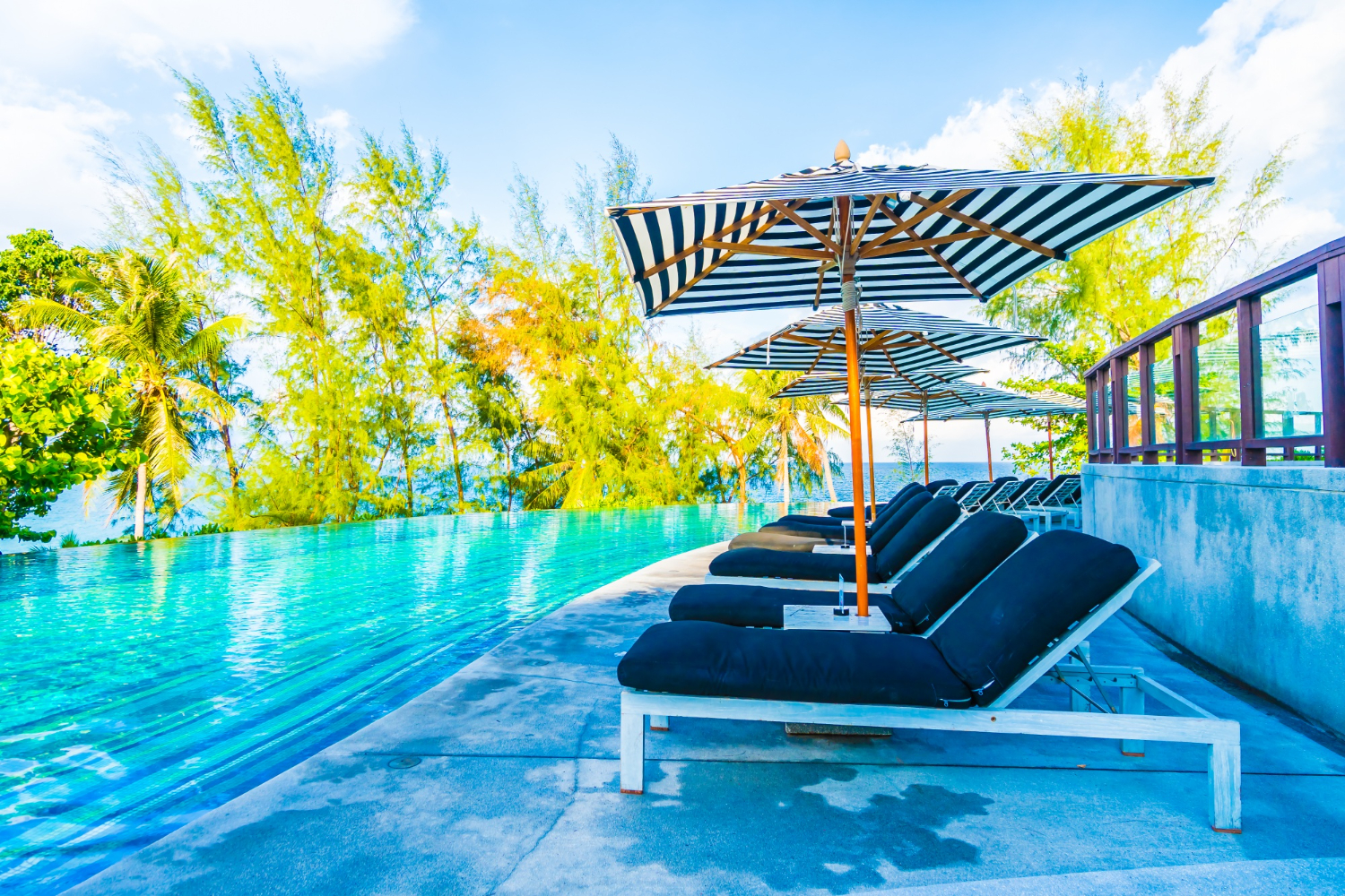 commercial pool maintenance