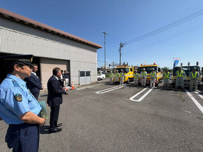 道路標識や道路反射鏡の清掃活動