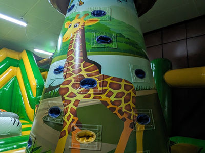 Escalade jeu gonflable Jump Story Perpignan
