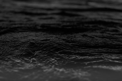 黒い水
