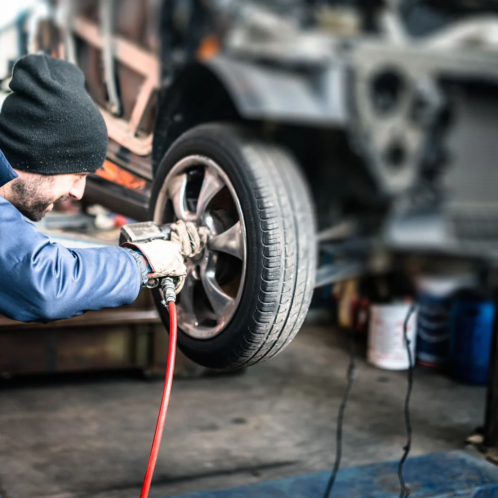 tire mechanic