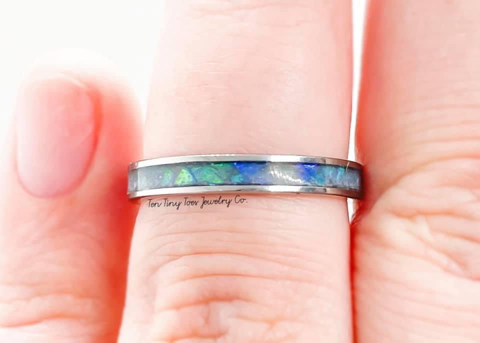 Thumbnail: Stackable Channel Ring 