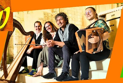 "Fermez les yeux… vous êtes en Irlande. Enfin… presque. Une harpe résonne… un violon s’emballe… les percussions arrivent…