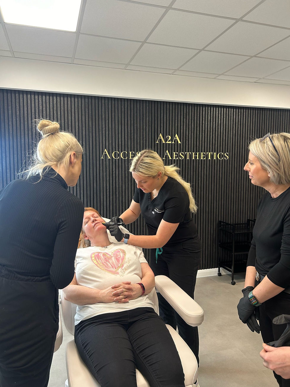 Delegate treating a live model under supervision during Foundation training at Access 2 Aesthetics