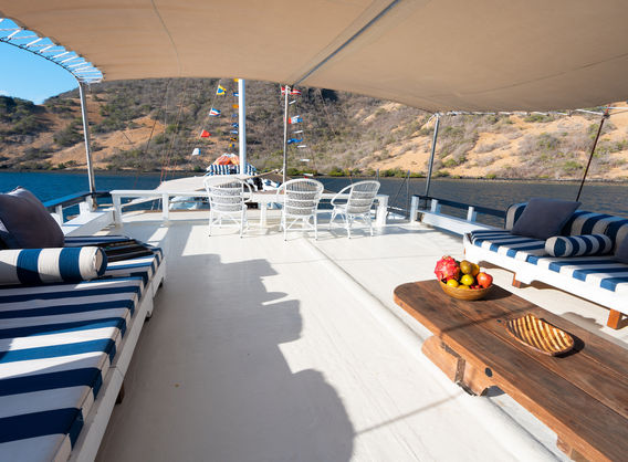 Spacious outdoor deck on MSY Seahorse dive boat