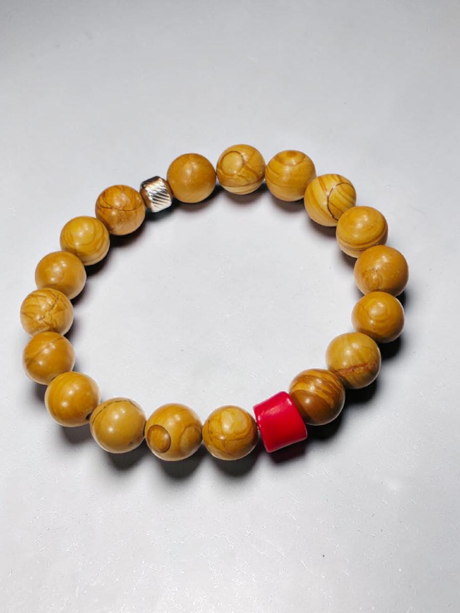 Wood-Style Stone Beaded Bracelet with Red Accent Bead – Stretch Bracelet