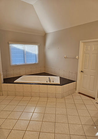 Bath 6 Tub Before.jpg