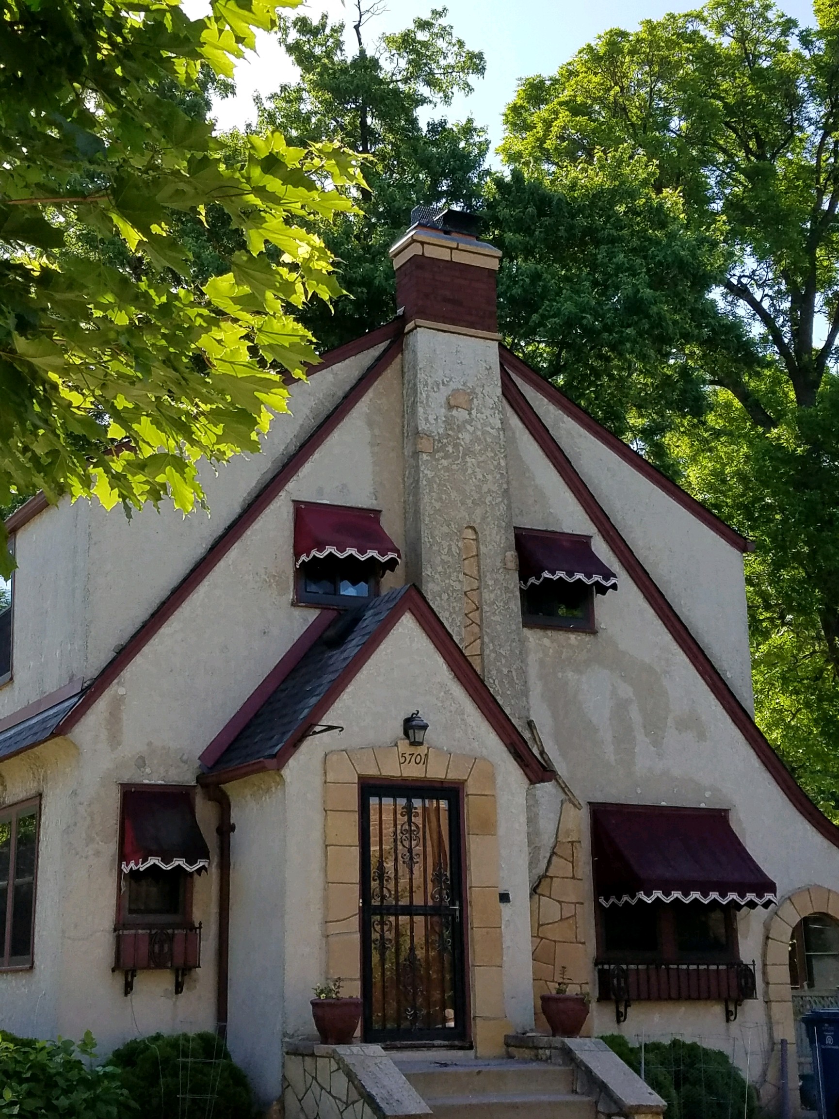 Brick & Stucco Combo Chimneys (6)