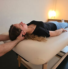 Shiatsu auf Liege (1).jpg