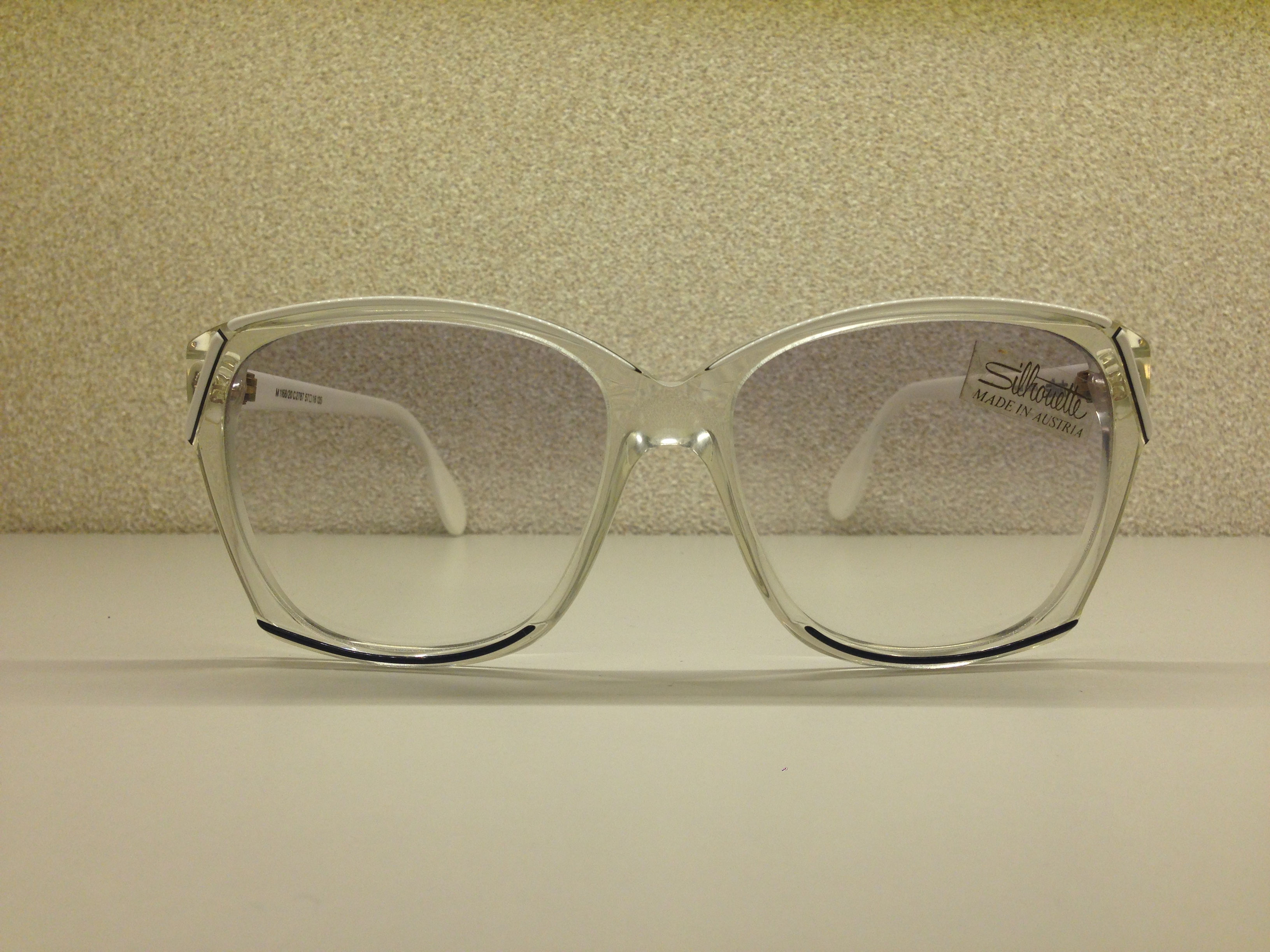 Silhouette Little Green and White - 40