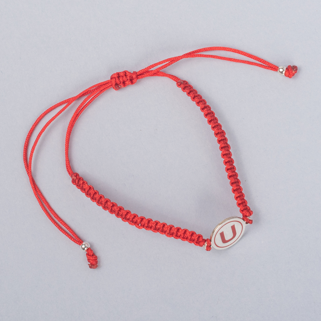 PULSERA TIPO TEJIDA ROJA CON DIJE DE PLATA