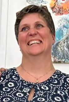 Lise Grodent qui restaure et relooke des meubles vintage labelisés "Mes P'tits Boisés"