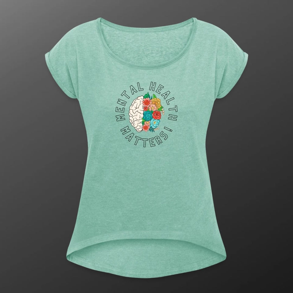 Schönes Frauen T-Shirt mit gerollten Ärmeln in hellgrün mit dem Print Design Mental Health matters