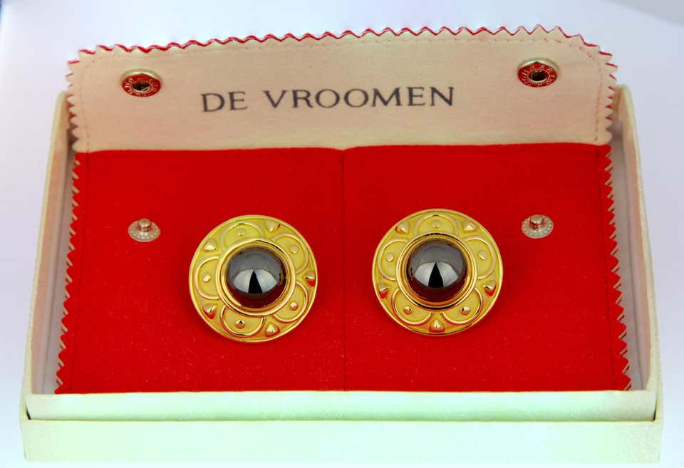 Thumbnail: De Vroomen a Pair of Round Clip-On Earrings Hematite British Hallmarked 18 Karat