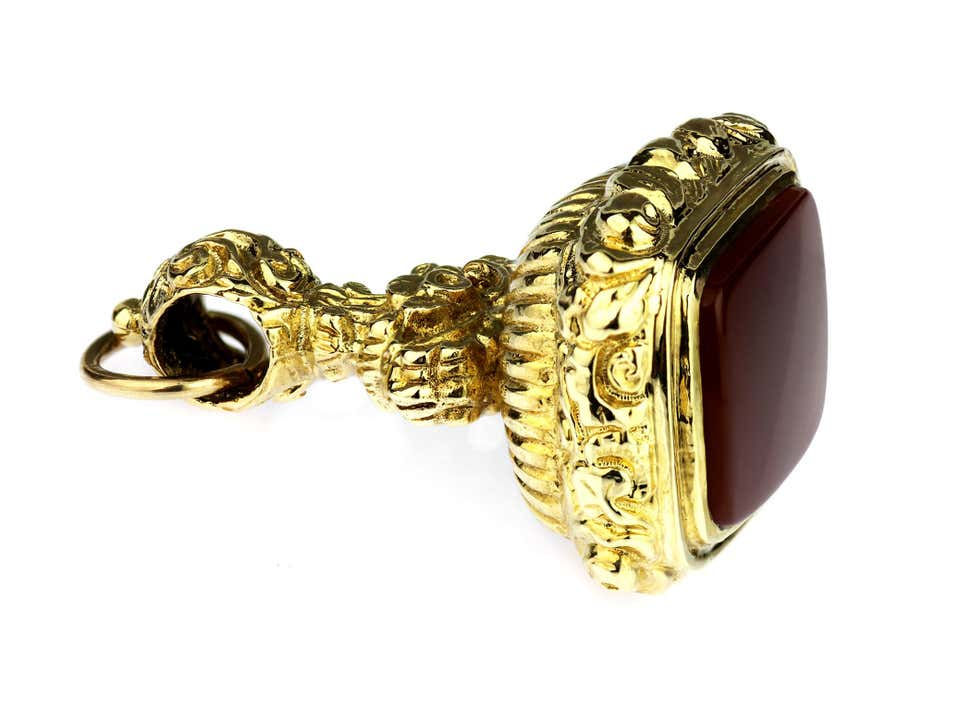 Thumbnail: Retro, Carnelian Seal Pendant in 9K Yellow Gold, British Hallmarked London 1974