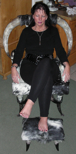 laura-lee-mistycah-in-magick-chair-1