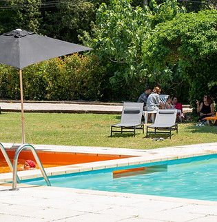 piscine extérieure et espace détente pour événement d'entreprises