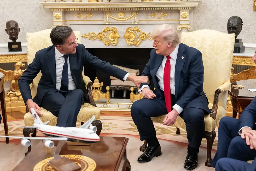 De Amerikaanse president Donald Trump en secretaris generaal van de NAVO Mark Rutte