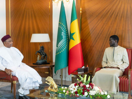 Le PR Diomaye a reçu ce mardi Mahamadou Issoufou, ancien président du Niger
