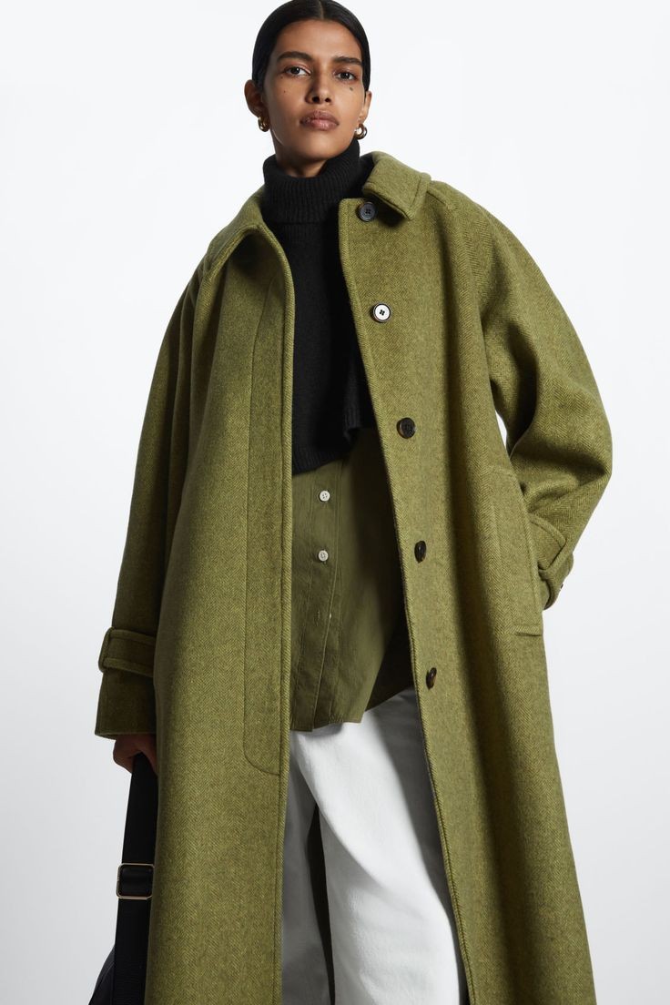 Minimalist wardrobe ideas for winter 2023