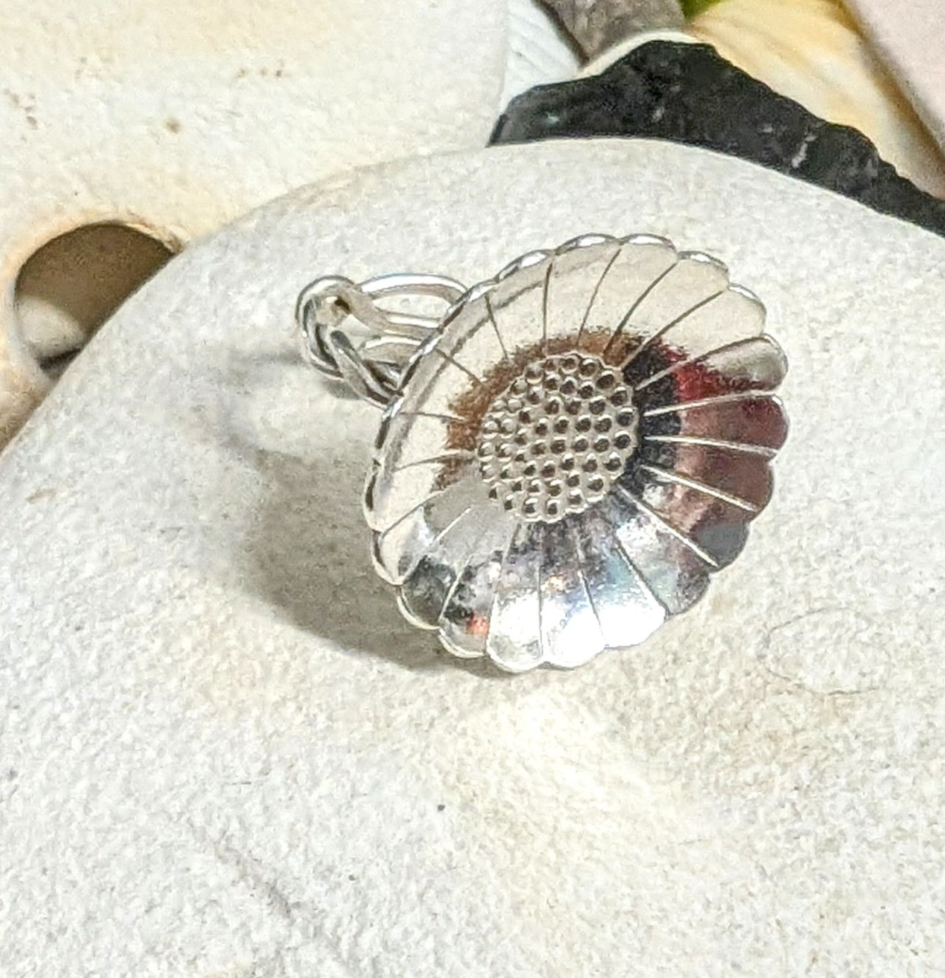 Adjustable Sunflower ring. Size L to P..