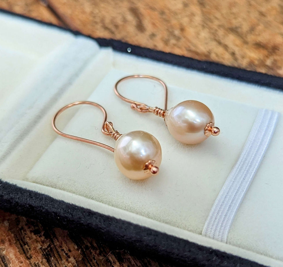 Thumbnail: Metallic pearl and rose gold set. 