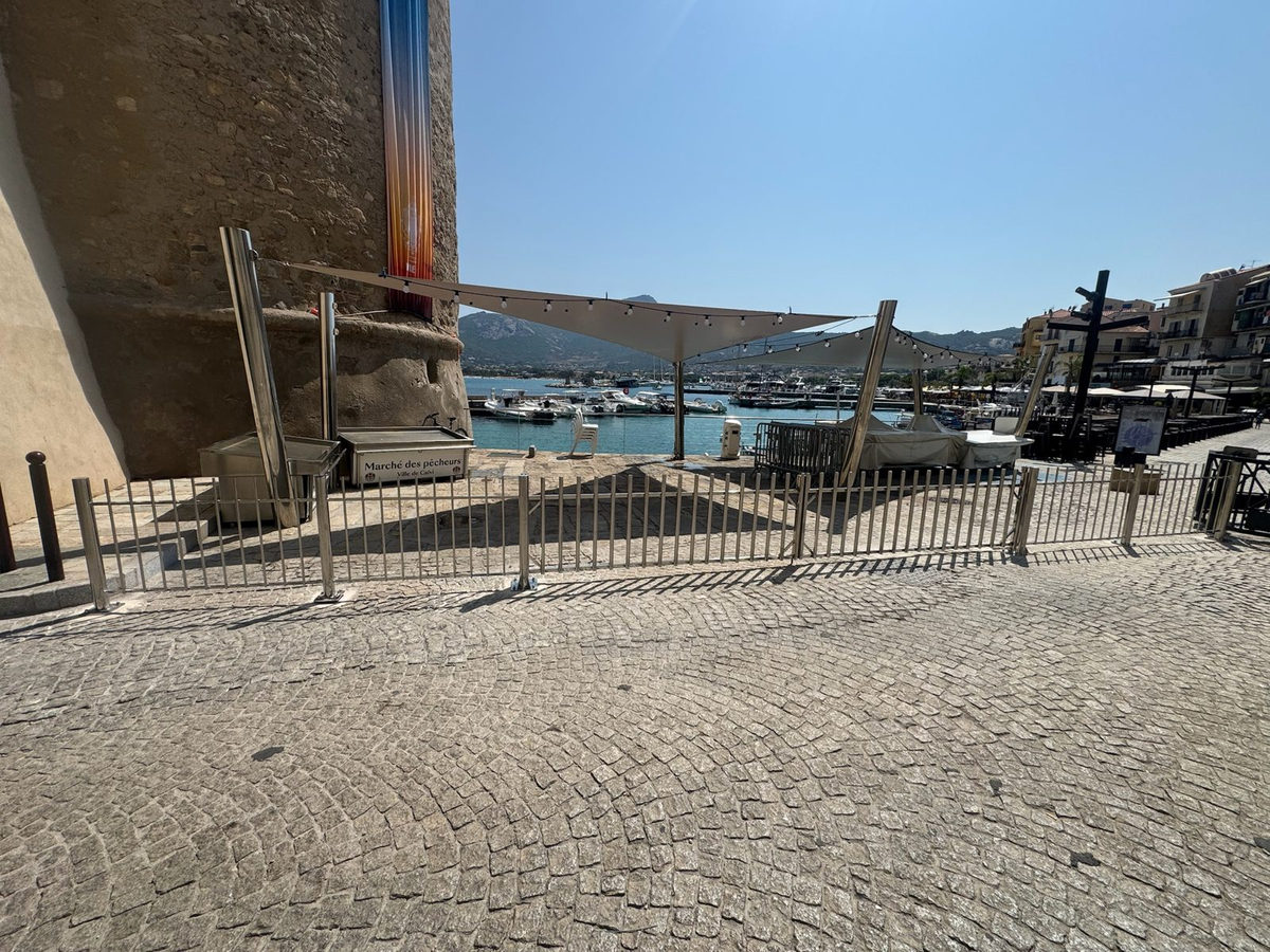 Garde-corps sur le port – Inox – Felicelli Métallerie, Corse