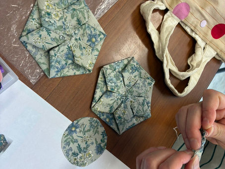今月の手芸サークル*折り紙みたいに折って作るポーチ*が完成しました