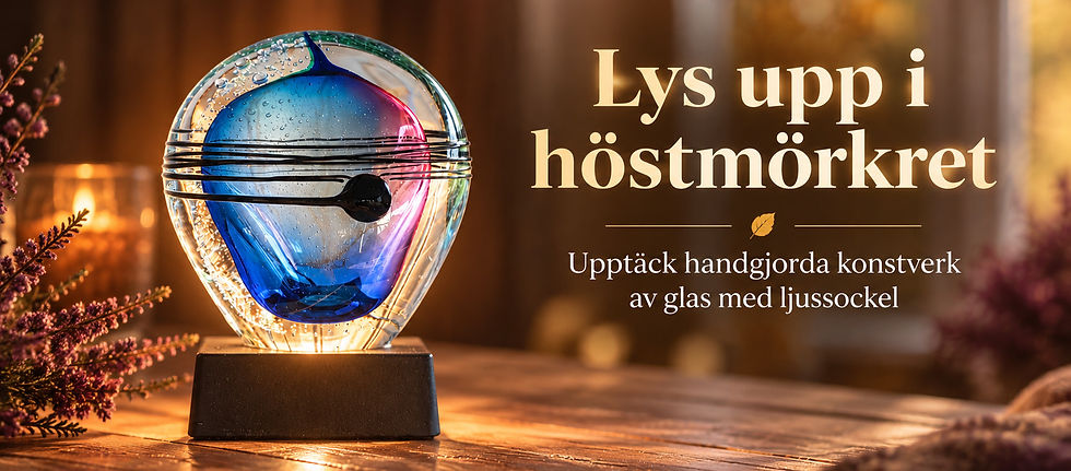 Skulptur av glas med vacker färgkombination inuti och en svart slinga på utsidan_edited.jp