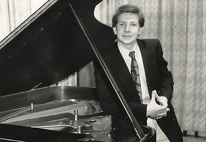grahamplaying2large.jpg