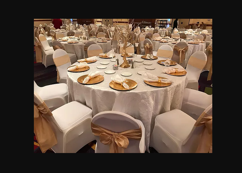 How to Use Wedding Charger Plates