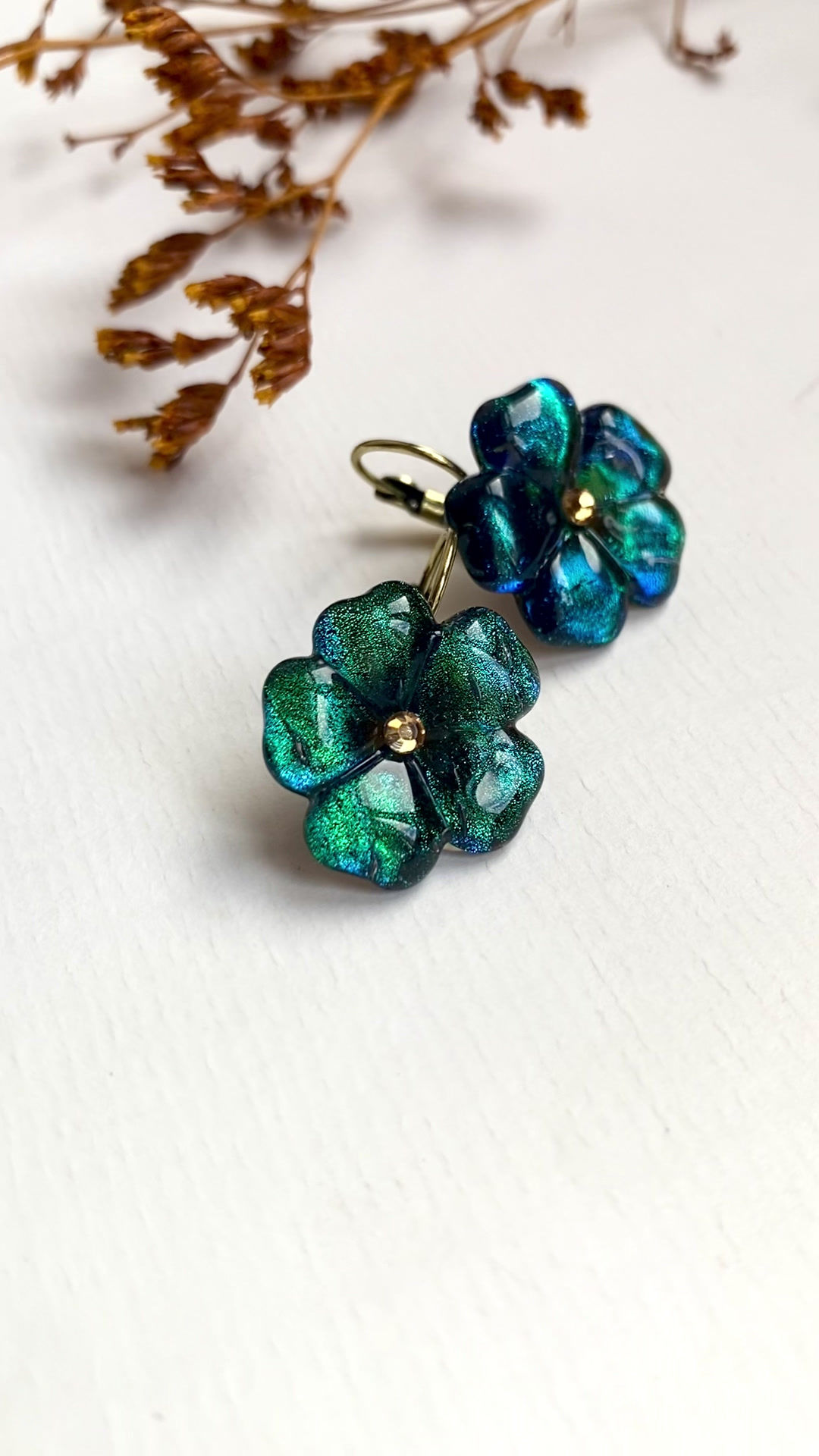 Vitria , boucles d’oreilles en verre irisé 