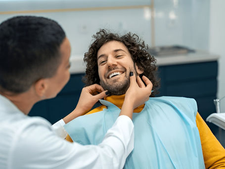 Understanding the Benefits of Visiting a Denture Clinic