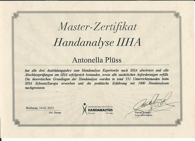 Handanalytikerin Antonella Pluess, master.webp