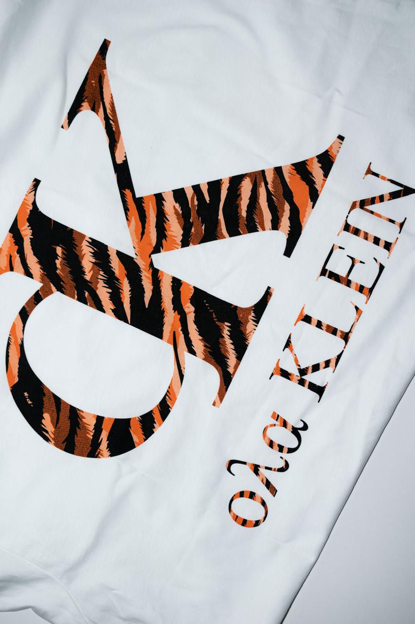 όλα KLEIN – Oversized T-Shirt (White, Tiger Print)