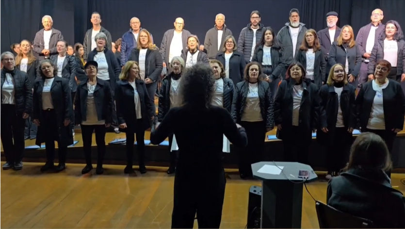 Grupo Convidado: Coral CEFAC, sob a regência da Maestrina Lígia Stein