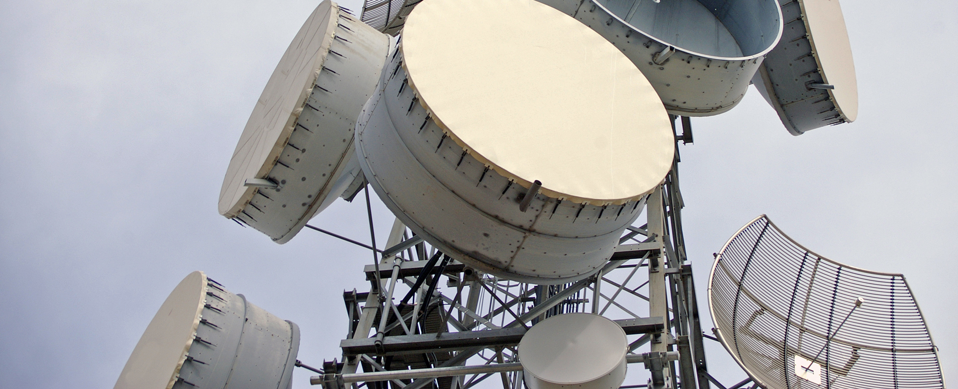 Qomuniq8 Equipment and Accessories