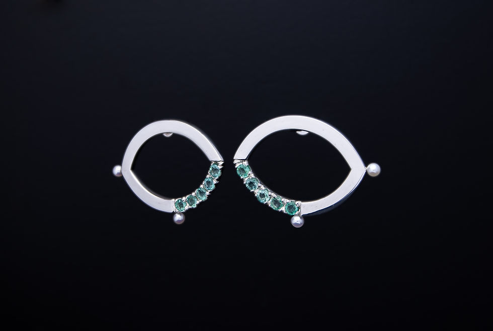 Thumbnail: Silver earrings with emeralds and pearls