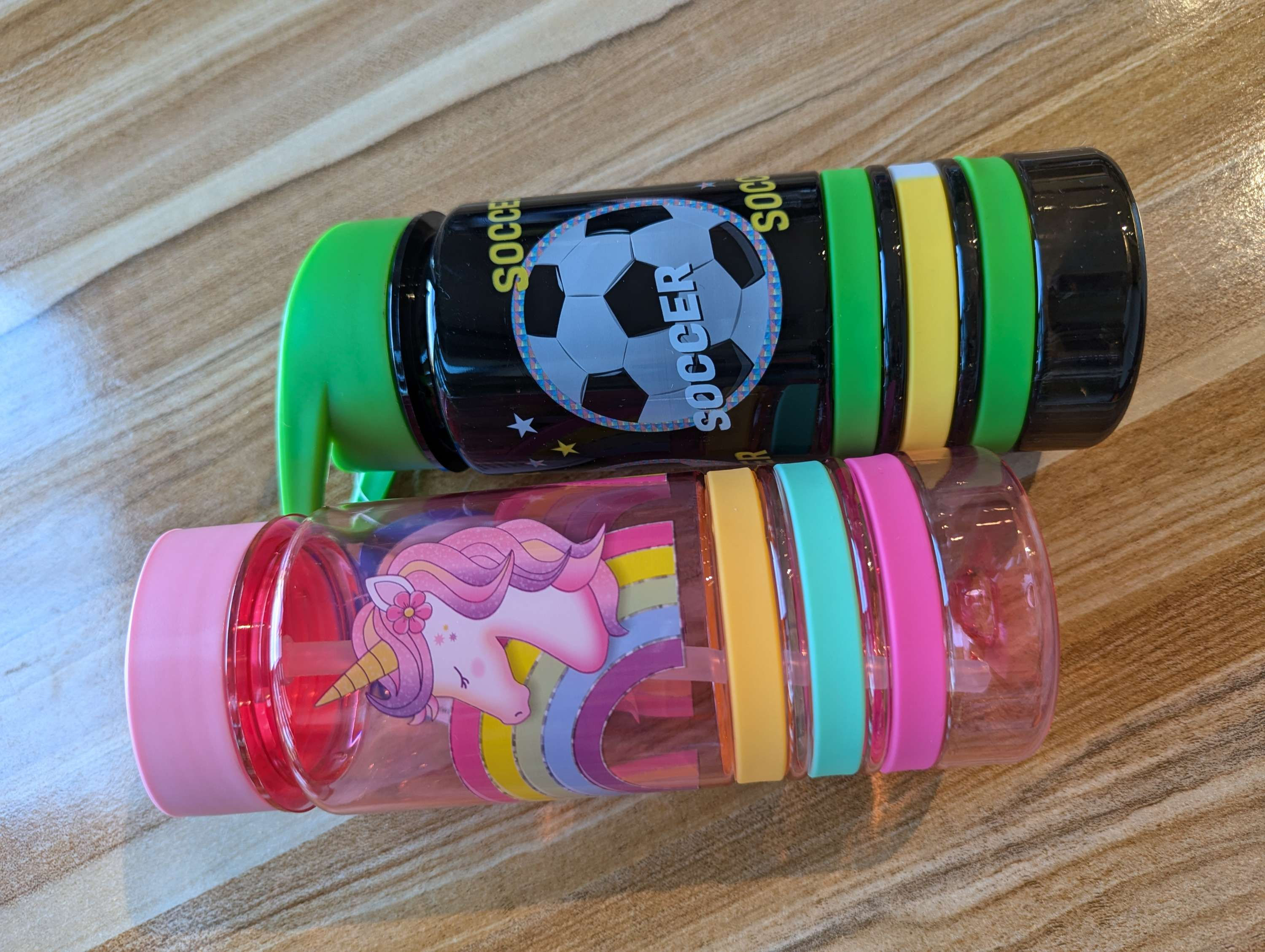 בקבוק שתיה עם קש