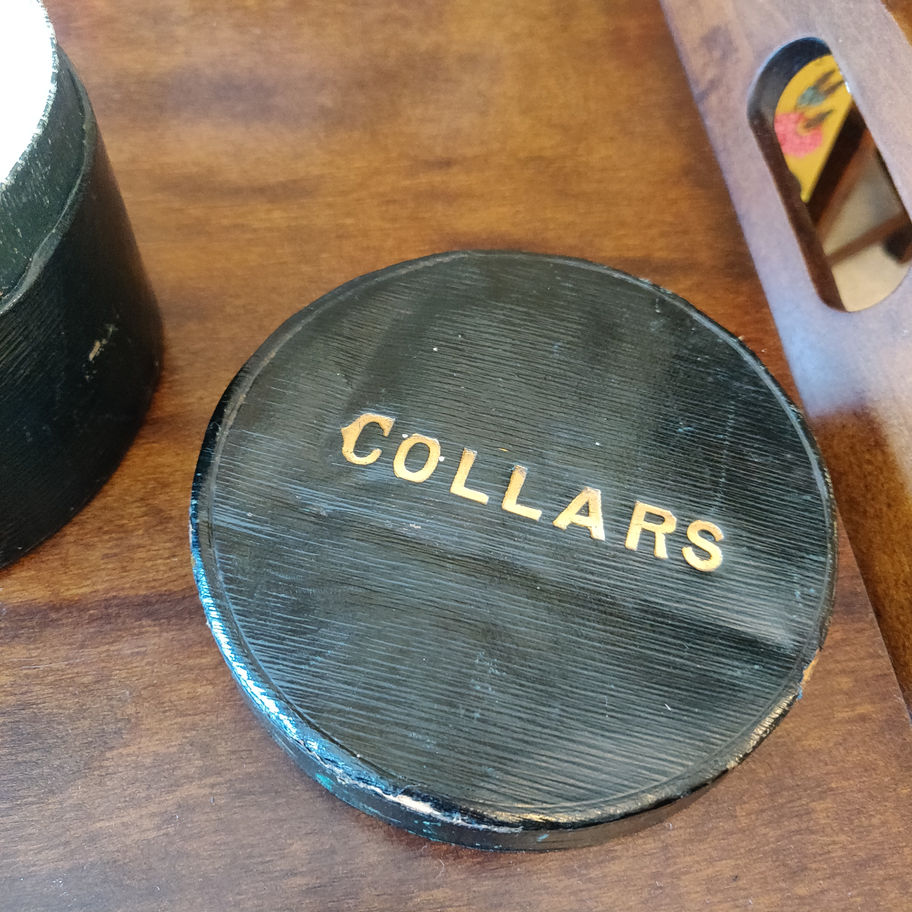 Antique early 20th century Edwardian leather bound round gentleman's collar box