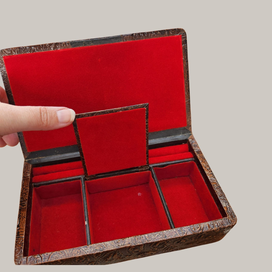 Vintage Tooled Leather Jewellery Box with Portrait of Don Quixote Late 19th cent